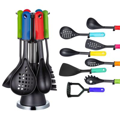 China Conjunto de utensílios de cozinha de cozinha sustentável com suporte rotativo e material de manuseio TPR PP à venda