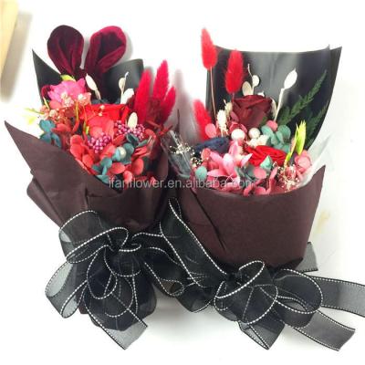 China Environmental protection green proserved flowers bouquet and eternal rose birthday wedding occasion flower gift for sale