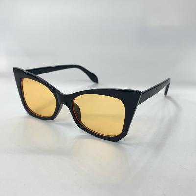 China Fashion Sunglasses 30237-97134 Yellow Lens Lady Cat Eye Sunglasses Wholesale Black Big Fashion Trendy Frame For Woman 2023 for sale