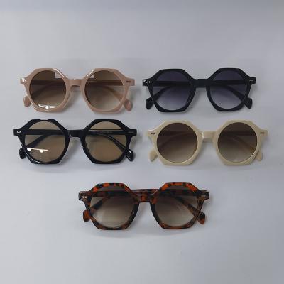 China Fashion sunglasses 30237-97141 custom classic logo wholesale price women around new arrivals 2023 sunglasses retro lens uv400 protection sunglasses for sale