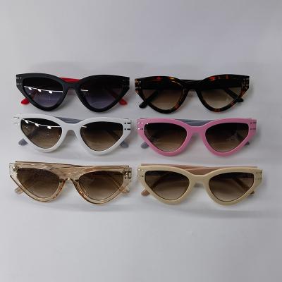 China 2023 fashionable wholesale custom color matching small sunglasses 30255-98081 cat eye sunglasses women sunglasses new retro logo sunglass eye for sale