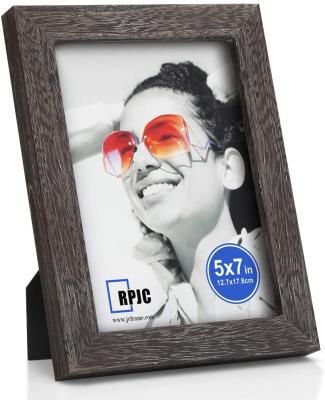 China China solid wood photo frame is used for desktop display and wall mounted photo frame for sale