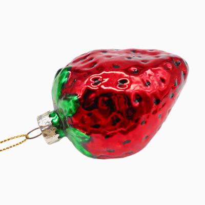 China Home Festival Decoration Plant Hand Blown Glass Vegetables Fruits Strawberry Shape Christmas Ornaments for sale