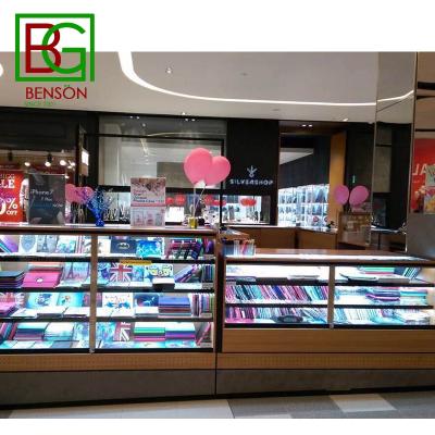 China Modern Professional Style Shopping Mall New Style Bag Display Cabinet Wall Display Cabinet Design Bag Store Design for sale