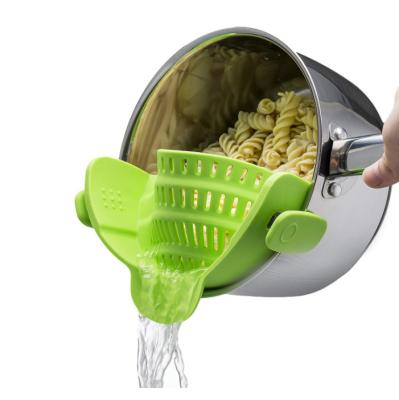 China Sustainable Silicone Kitchen Strainer Clip On Silicone Colander Fits All Pots Rolls Creative Kitchen Tools for sale