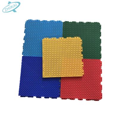 China Outdoor Cheap Temporary Plastic Roller Slip Interlock Flooring Sheet for sale