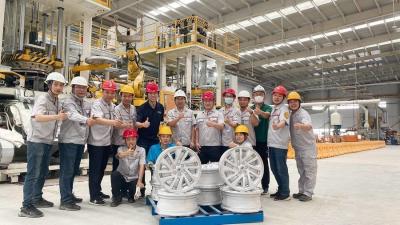 China O forjamento de alumínio feito à máquina da roda, OEM 6061 T6 de Kingrail moldou as bordas de alumínio à venda