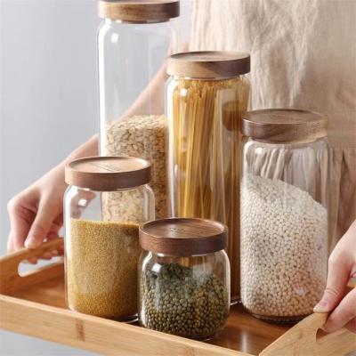 China Freshness Preservation Wholesale Flat Bottom Seal Glass Jar Circular Storage Containers With Acacia Wood Lid for sale