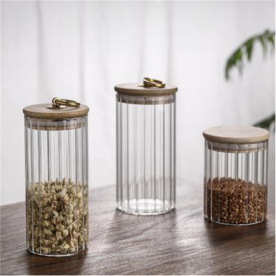 China Hot Selling Handmade Creative Borosilicate Glass Striped Freshness Storage Storage Jar With Bamboo Lid for sale