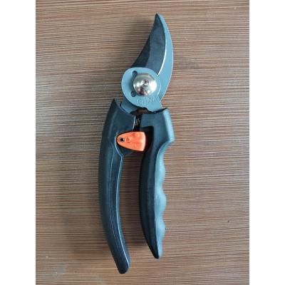 China Garden Tool Bypass Tree Pruning Shears for Small Garden Branch Trimming and Cutting for sale