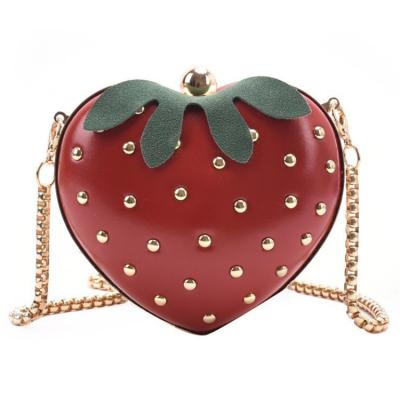 China Daily Life Women Shoulder Bag Strawberry Design Clutches Bag Female Rivet Chain Cross - Body Messenger Bag Purse Y0202 for sale