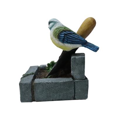 China Europe Garden Scene Shovel Bird Animals Garden Decoration Custom Simulated Animal Ornaments Opens Figurine for sale