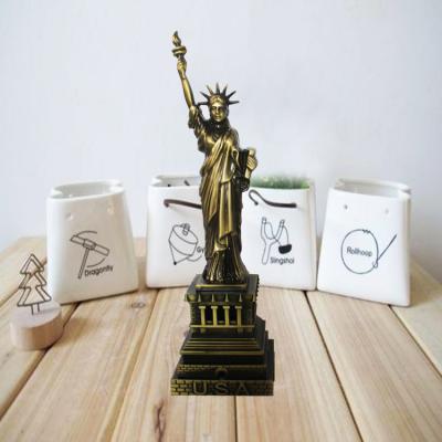 China Custom Famous Europe New York Statue Landmark Souvenir For Home Decoration for sale