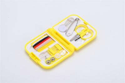 Chine Boîte à couture xl Outils portables pour la maison Outils de couture portables Petite aiguille et fil Kit de couture cadeau OEM à vendre