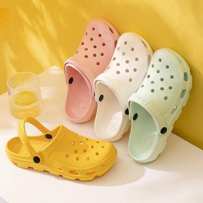 China New Fashion Trend Designer High Quality Breathable Sneakers Non-slip Slippers Sports Shoes For Women Shoes Fat Home Wholesale Slippers for sale