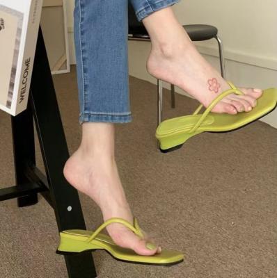 China New fashion trend summer fashion ladies with heel flip flops ladies beach shoes comfortable quenching casual shoes wholesale for sale