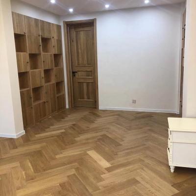 China Hot-selling New Style Modern 3 Layers Natural Herringbone Oak Solid Wood Flooring for sale