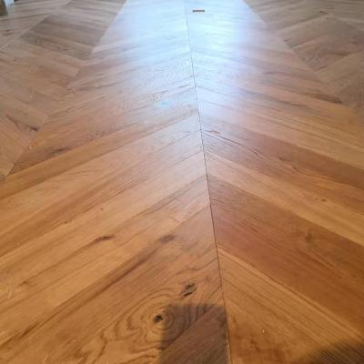 China Hot-selling Modern Natural Chinese Herringbone Oak Wood Flooring for sale