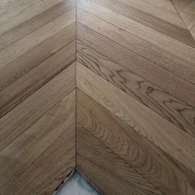 China Hot-selling Modern Natural Chinese Herringbone Oak Wood Flooring for sale