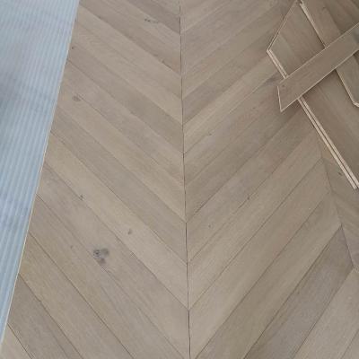 China Hot-selling Modern New Style Natural Herringbone Oak Wood Flooring for sale