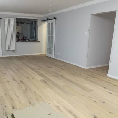 China Modern Hot Selling Multi Layers / 3 Layers Natural European Brush White Oak Wood Flooring for sale