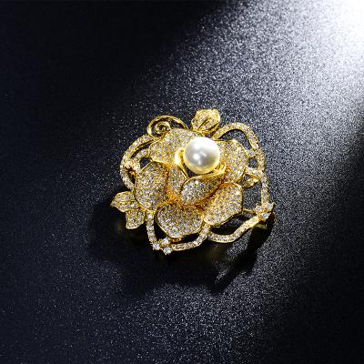 China Various 3D Brooches Shiny Dress Flower Fashion Crystal Women Brooch With Gift Package for sale