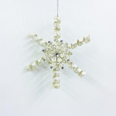 China Europe Hot Sale Christmas Tree Craft Metal Red/Green Snowflake Hanging Ornament For Christmas Decoration for sale