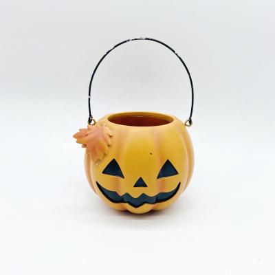 China Halloween Decoration Sells 2021 New Wholesale Kids Party Decorations Resin Craft Pumpkin Halloween Candy Bucket Jar for sale