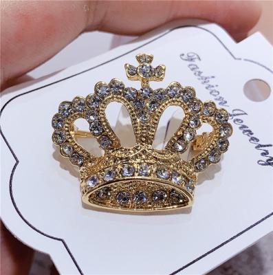 China Pin Rhinestone Crown Brooch Gold Brass Plated Luxury Crystal Pearl Crown Brooch Suits Shirt For Clothing Accessories for sale