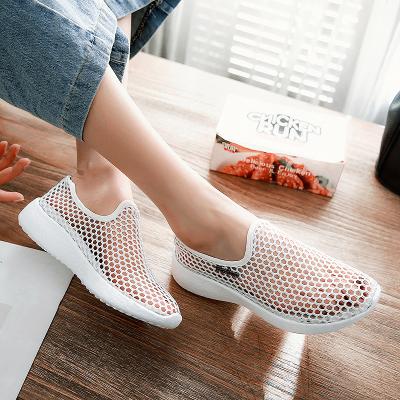 China Lightweight Warm Season Mesh Breathable Women Fashion Sports Female Sandals Shoes Soft Comfortable Women Shoes for sale