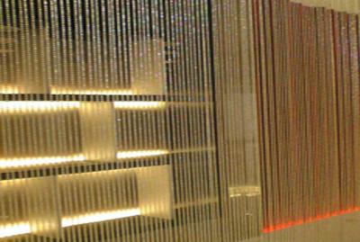 China De spiraalvormige Architecturale Draad Mesh Herringbone Bronze Hotel Curtain van de MetaalGordijngevel Te koop