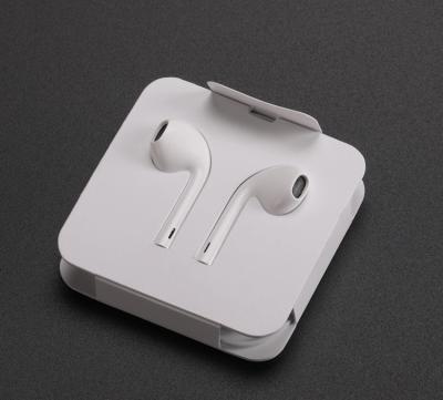 China Apple Comfortable Wearing Play Wired Earphone For Phone/Laptop/Tablet With Volume Button In-Ear Headphones Black Color White Earbuds for sale