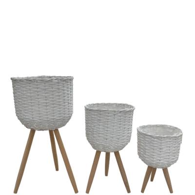 China CLASSIC Natural Hot selling high quality handmade wicker flower planter with plastic film lining with Strap leg for indoor/outdoor home for sale