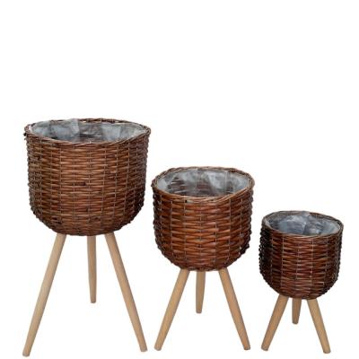 China Modern Hot sell new design grass rope wicker planter  flowerpot with three timber toe and Plastic lining for indoor/outfoor for sale