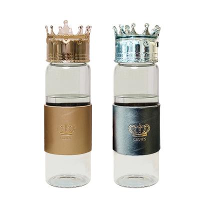 China Crown Sustainable Water Bottle Borosilicate Drinking Water Bottle With Sleeve for sale