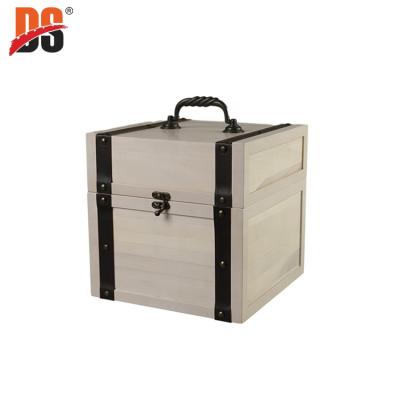 China Handmade DS Customized Pine Painted Rustic Wooden Storage Boxes Gift Box Packaging With Metal Handle for sale