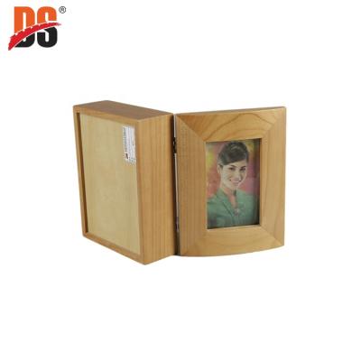 China DS Handmade Wholesale Maple Craft Wooden Picture Photo Frame For Souvenir for sale