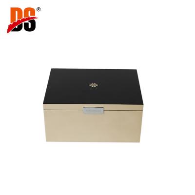 China Handmade DS Customized New Design Black Gold Handmade Cosmetic Perfume Wooden Gift Box for sale