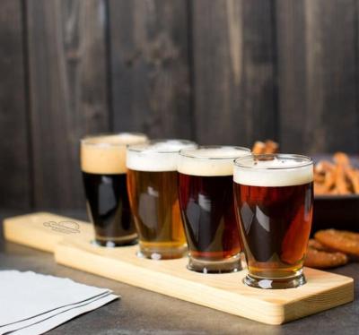 China Handmade 5oz Craft Beer Tasting Kit , Craft Beer Glasses Set With Wooden Paddle for sale