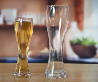 China Vidrios transparentes de la pinta de la cerveza del arte de Pilsner para el partido en venta