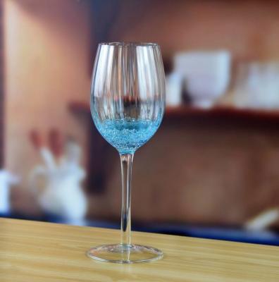 China Vidro feito a mão do cálice do vinho do azul de oceano com bolhas efervescentes à venda