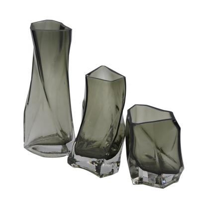 Chine La taille 3 a déformé Grey Color Tall Centerpiece Vases à vendre