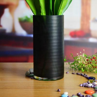 Chine La main a gravé le vase en verre décoratif à cylindre, pièces maîtresses de vase à cylindre avec le modèle à vendre