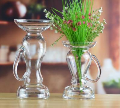 Chine Vase en verre décoratif enflé à nouvelle main de conception avec la poignée à vendre