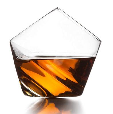 China Nieuwe Stijl Uniek Gevormd Crystal Whiskey Glasses, het Huis van Tuimelschakelaardrinking glass for Te koop