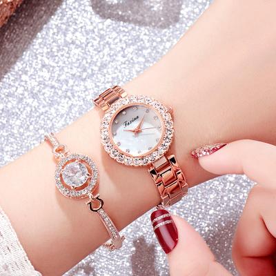 China 2019 Stainless Steel Women's Diamond Diamond Rhinestone Network Explosion Model Quartz Watch Set Bracelet Table Two-Piece Set for sale