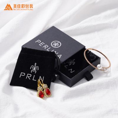 China Jewelry ; Collars; wristbands; earings ; rings bracelet jewelry jewelry packaging black box for sale