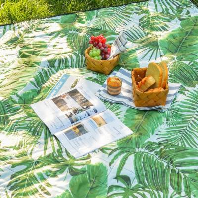 China Large Lightweight Enough Picnic Blanket Travel Picnic Blanket Waterproof Backing Mat For Outdoors, Beach, Camping for sale