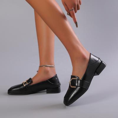 China Flat 2022 Low Unique Thick Heel Loafers Women Headed Toe Pumps Boat Shoes For Women for sale