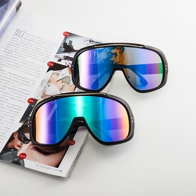 China 2020 high quality oversized sunglasses fashion shield custom wholesale men sunglasses uv400 seller men Eyewear cheap photochromic ski glasses for sale